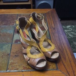 Miz Mooz Wooden Heels, Like new, size 8.5